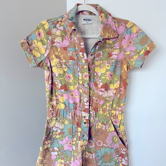Show Me Your MuMu Pants - Show Me Your MuMu Outlaw Romper - Flowered, Flattering & Fun! Size Small